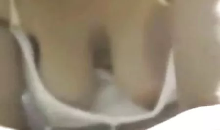 هالی هندرسون دانلود فیلم سکس درخواب چت می کند و خودارضایی می کند
