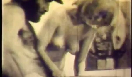 روسپی Milf 2 مشتری را راضی می دانلود فیلم سکسی روز ولنتاین کند