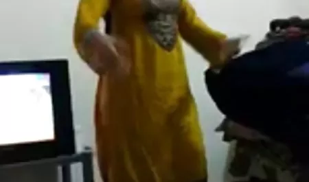 د لا دانلود فیلم سکسی حمام کروز می شود گربه بیدمشک Eatne توسط Desire Devine